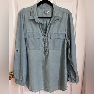 Old Navy Light Blue Chambray Button Down Shirt
W/ Convertible Sleeves